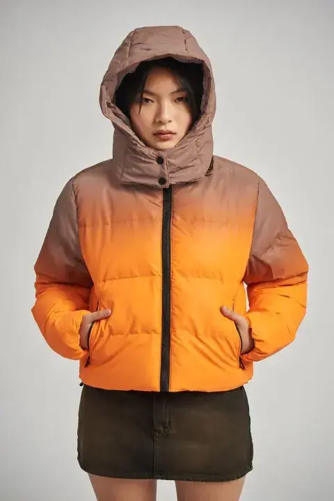 Este modelo de 47 Street es súper canchero, en degradé, con tonos naranja. @47street Este modelo de 47 Street es súper canchero, en degradé, con tonos naranja. @47street