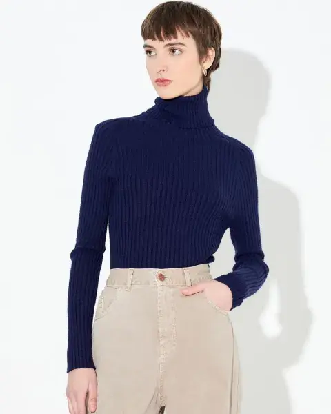 Le Utthe tiene toda una línea de tejidos muy linda y económica. Esta polera tejida con canelones es un clásico que nunca pasa de moda.