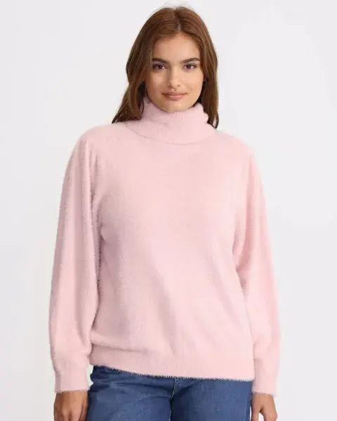 De un tejido súper suave, esta polera de Yagmour en rosa pálido nos encantó.