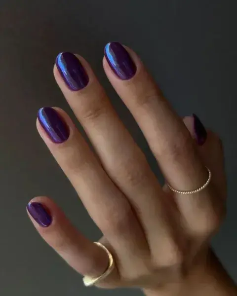 Algo tornasolado, el violeta oscuro queda muy elegante. Algo tornasolado, el violeta oscuro queda muy elegante.