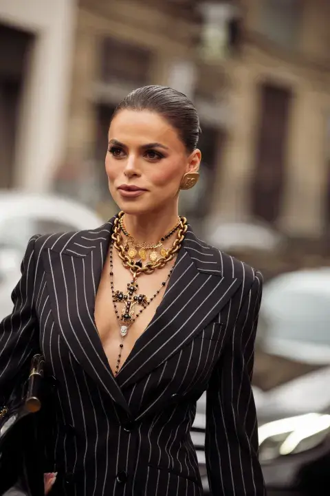 Collar chunky, layering de cadenas con dijes. Collar chunky, layering de cadenas con dijes.