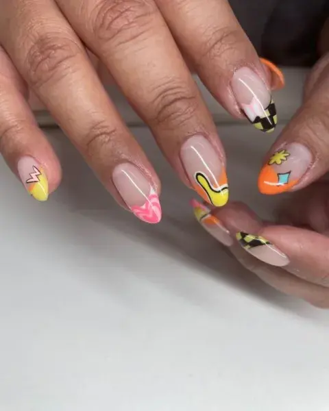 Jugando con el diseño de francesitas, cada una de las uñas está inpirada en la gráfica de Butter y Permission to Dance.