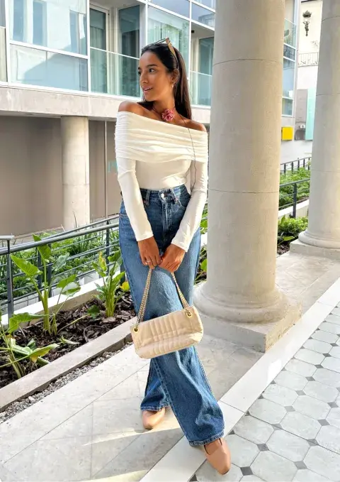 Con escote off-shoulder, otro de los "must" para este otoño. @macarenaalzaga Con escote off-shoulder, otro de los "must" para este otoño. @macarenaalzaga