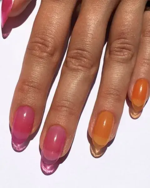En colores plenos, jugas con una francesita con efecto transparente. En colores plenos, jugas con una francesita con efecto transparente.
