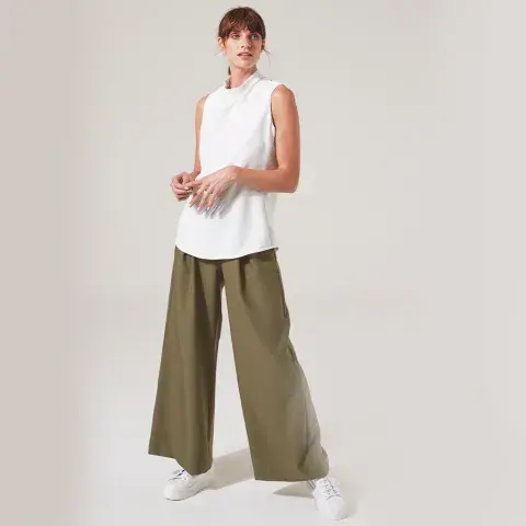 Pantalón wide leg tipo sastrero. Es de Giacca y también viene con el blazer haciendo juego. @giacca_neosastreria Pantalón wide leg tipo sastrero. Es de Giacca y también viene con el blazer haciendo juego. @giacca_neosastreria