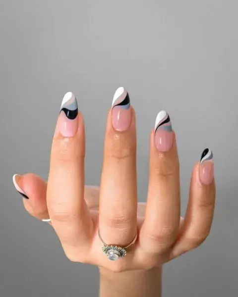Sobre una base transparente, armás un diseño curve con diferentes tonos: blancos, gris y negro. Sobre una base transparente, armás un diseño curve con diferentes tonos: blancos, gris y negro.