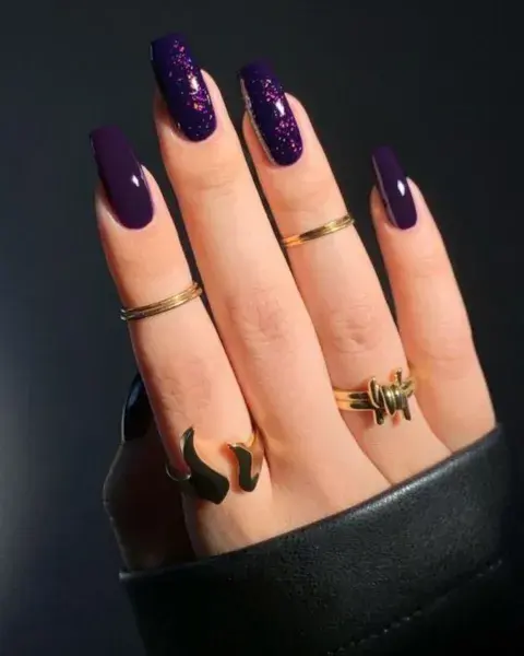 En un color súper oscuro, le sumás unos sparks en tono rojo para darle una onda. En un color súper oscuro, le sumás unos sparks en tono rojo para darle una onda.