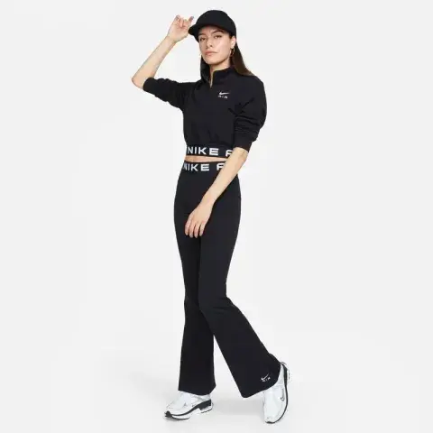 Este modelo de Nike está bueno para looks más athleisure. Además, las podés usar para ir al gym o a Yoga. nike.com.ar Este modelo de Nike está bueno para looks más athleisure. Además, las podés usar para ir al gym o a Yoga. nike.com.ar
