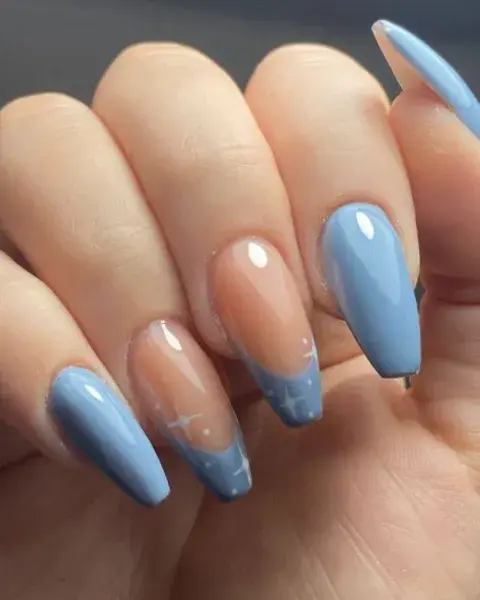 En un tono celeste claro, sumás francesita con estrellitas. En un tono celeste claro, sumás francesita con estrellitas.