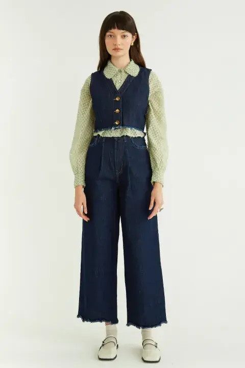 En denim, un infalible. Este diseño es súper crop y en jean bien oscuro. @laspepasinst