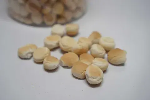 Esta receta no solo es mega fácil y rápida, además solo necesita dos ingredientes, con lo cual, la podés hacer con lo que tenés en tu casa sin necesidad de salir a comprar productos caros 