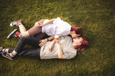 chicas-beso.jpg chicas-beso.jpg