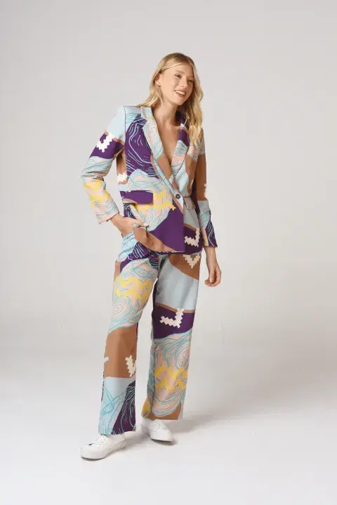 Este diseño de Brook tiene una estampa muy colorida, para un look elegante pero descontracturado a la vez. @brook.ok Este diseño de Brook tiene una estampa muy colorida, para un look elegante pero descontracturado a la vez. @brook.ok