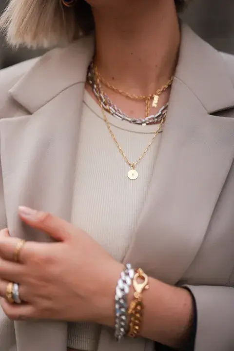 Mix de cadenas y mix de pulseras en plata y oro. Mix de cadenas y mix de pulseras en plata y oro.