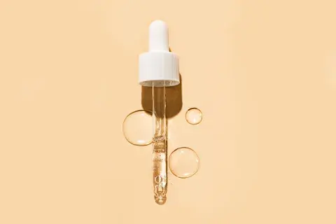 La vitamina C lumina, afirma y dsiminuye las marcas de expresión. La vitamina C lumina, afirma y dsiminuye las marcas de expresión.