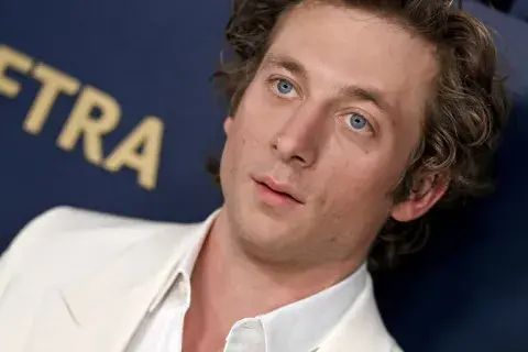 Jeremy Allen White provoca suspiros en todo el mundo a pesar de su ajustado metro setenta Jeremy Allen White provoca suspiros en todo el mundo a pesar de su ajustado metro setenta