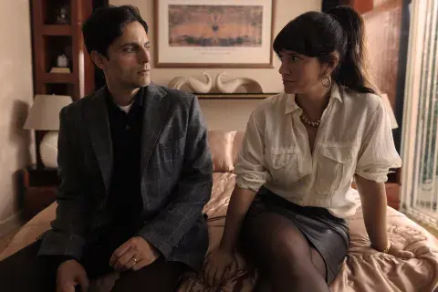 Joaquín Furriel y Griselda Siciliani en la película Descansar en paz. Joaquín Furriel y Griselda Siciliani en la película Descansar en paz.