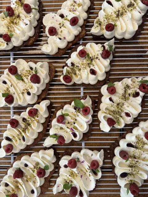 Con toppings dulces o salados, la clave está en el efecto crocante de su masa. Con toppings dulces o salados, la clave está en el efecto crocante de su masa.