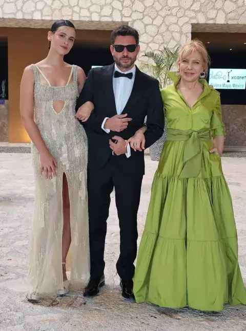 Mica Riera, Gaston Baremberg y Cecilia Roth en los Premios Platino 2024. Mica Riera, Gaston Baremberg y Cecilia Roth en los Premios Platino 2024.