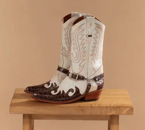 Botas texanas de cuero con herraje, Posco $790.000 Botas texanas de cuero con herraje, Posco $790.000