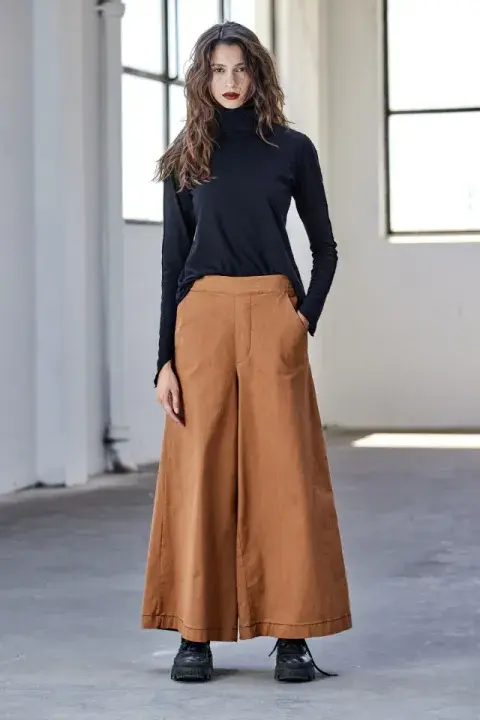 Una versión súper wide en gabardina. Un palazzo en formato más "cropped". Es de @housedosbuenosaires Una versión súper wide en gabardina. Un palazzo en formato más "cropped". Es de @housedosbuenosaires