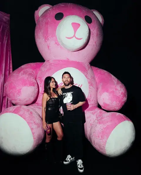 Antonela Roccuzzo y Lio Messi en la Fiesta Bresh de Miami.