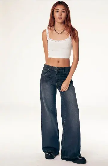 Jean ancho con tiro bajo. Lovely Denim $95.000 Jean ancho con tiro bajo. Lovely Denim $95.000