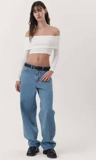 Jean recto con tiro bajo. Crop $79.900 Jean recto con tiro bajo. Crop $79.900