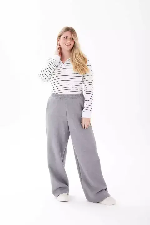 Pantalón con frisa y de corte súper ancho. Cómodo, canchero y calentito. @somosmess Pantalón con frisa y de corte súper ancho. Cómodo, canchero y calentito. @somosmess
