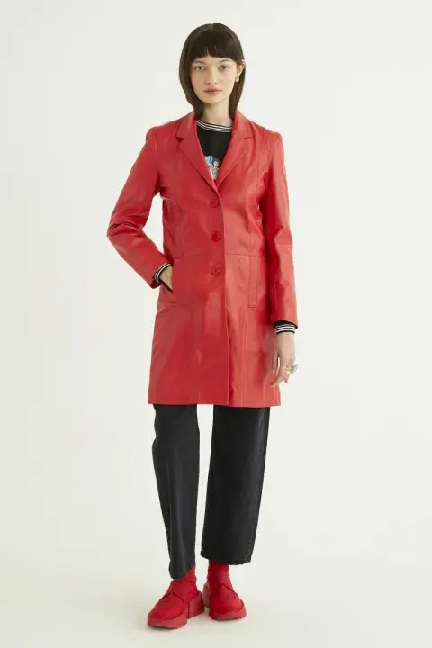 En color rojo, la gran tendencia de este otoño, y confeccionado en cuero ovino italiano. @laspepasinst En color rojo, la gran tendencia de este otoño, y confeccionado en cuero ovino italiano. @laspepasinst