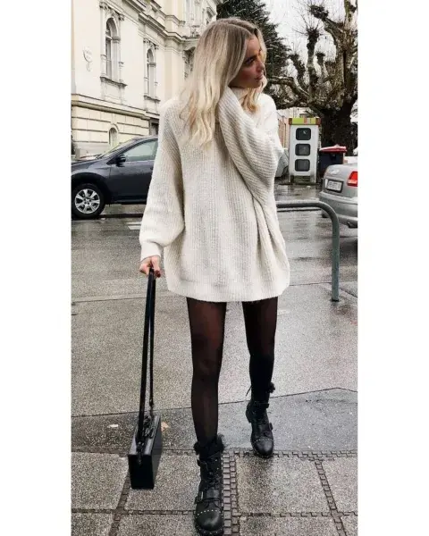 Sumándose a la tendencia de no pants, ya sea un polerón o un baggy suéter largos, funcionan genial. Sumándose a la tendencia de no pants, ya sea un polerón o un baggy suéter largos, funcionan genial.