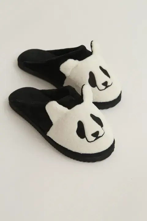 ¿Sos fan de las cositas de animales? Entonces vas a amar estas pantuflas de panda. Las conseguís en @bonjourluluok ¿Sos fan de las cositas de animales? Entonces vas a amar estas pantuflas de panda. Las conseguís en @bonjourluluok