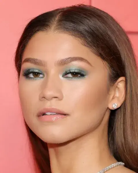 Seguro viste muchísimas celebrities eligiendo tonos nude y Zendaya es una de las reinas de este estilo. Seguro viste muchísimas celebrities eligiendo tonos nude y Zendaya es una de las reinas de este estilo.