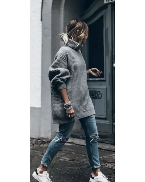 Los baggies suéters quedan increíbles con jean slim, un look muy 2000. Los baggies suéters quedan increíbles con jean slim, un look muy 2000.
