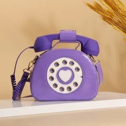 Tipo teléfono antiguo. Es de @welovenyc_showroom Tipo teléfono antiguo. Es de @welovenyc_showroom