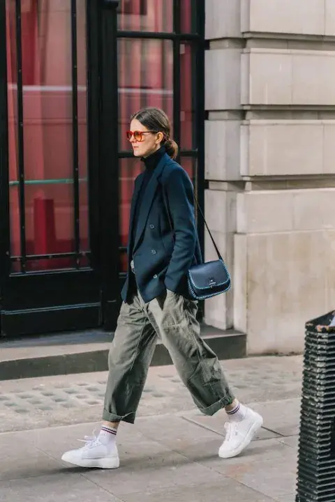Los "cuffed" jeans ayudan a darle más relevancia a tu calzado. Los "cuffed" jeans ayudan a darle más relevancia a tu calzado.