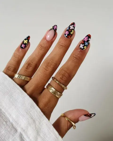 Con un fondo negro, elegís colores que contrasten y creas un diseño que recuerda los bordados clásicos mexicanos. Con un fondo negro, elegís colores que contrasten y creas un diseño que recuerda los bordados clásicos mexicanos.