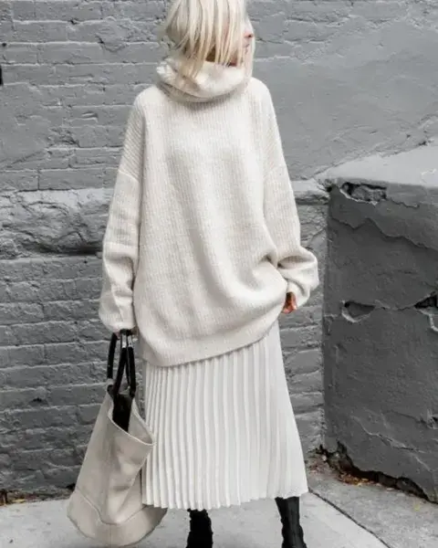 Los polerones están súper de moda esta temporada y combinados con polleras largas, quedan muy cancheros. Los polerones están súper de moda esta temporada y combinados con polleras largas, quedan muy cancheros.