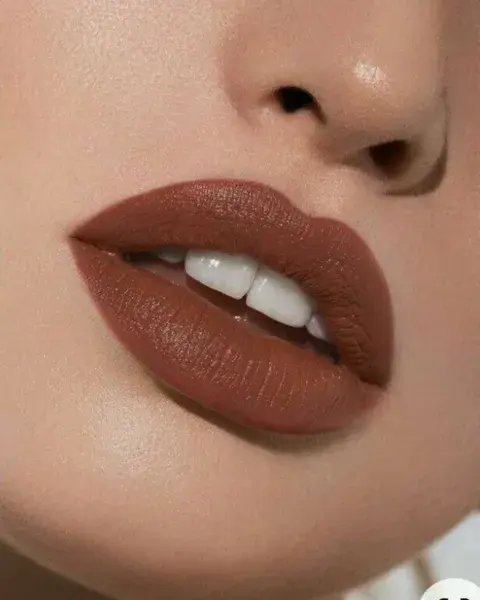 Te vas a sorprender con muchas marcas lanzando líneas en tonos marrones, un color que queda increíble para looks formales o de todos los días. Te vas a sorprender con muchas marcas lanzando líneas en tonos marrones, un color que queda increíble para looks formales o de todos los días.
