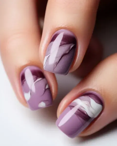 En plan marmolado, usas diferentes tonos del plum y le sumás blanco. En plan marmolado, usas diferentes tonos del plum y le sumás blanco.