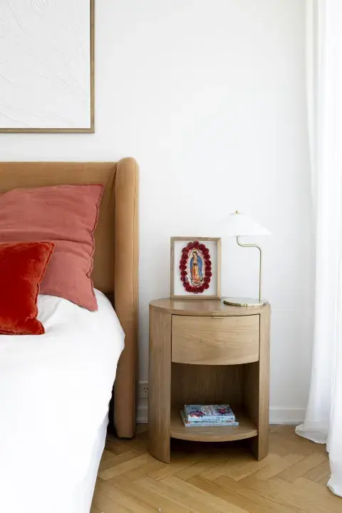 Sobre la mesa de luz (@tiendadeados), un cuadrito de la Virgen de Guadalupe, intervenida por las manos de @caromato_designs: una obra de arte. Sobre la mesa de luz (@tiendadeados), un cuadrito de la Virgen de Guadalupe, intervenida por las manos de @caromato_designs: una obra de arte.