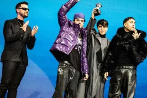 El periodista, Diego Leuco se hizo pasar por un productor en los Premios Gardel y subió a recibir una estatuilla El periodista, Diego Leuco se hizo pasar por un productor en los Premios Gardel y subió a recibir una estatuilla