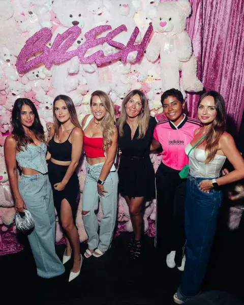 Antonela Roccuzzo con amigas en la Bresh de Miami. Antonela Roccuzzo con amigas en la Bresh de Miami.