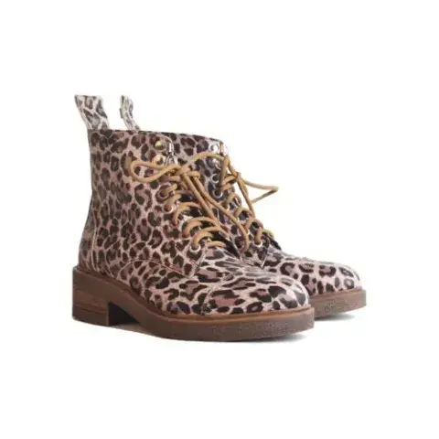 Borcegos y animal print. Una combinación que la rompe. Este diseño es de @ferrarocalzados Borcegos y animal print. Una combinación que la rompe. Este diseño es de @ferrarocalzados
