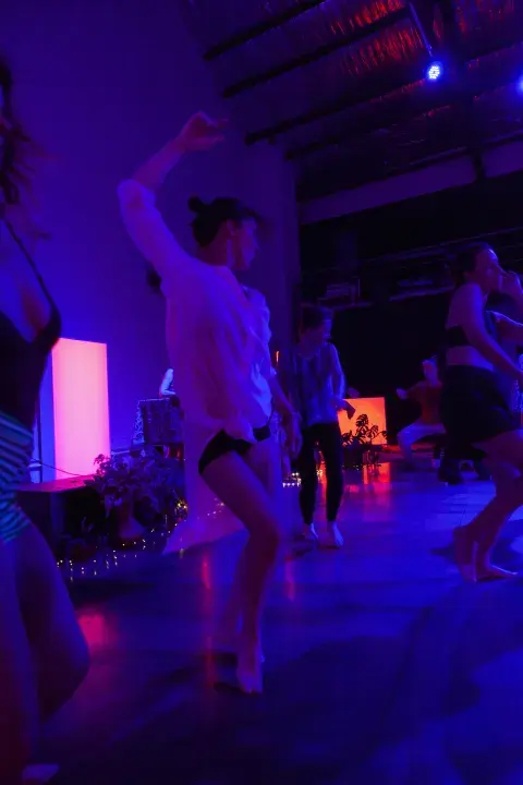 Ecstatic dance: bailar hasta que los prejuicios se vayan. Ecstatic dance: bailar hasta que los prejuicios se vayan.
