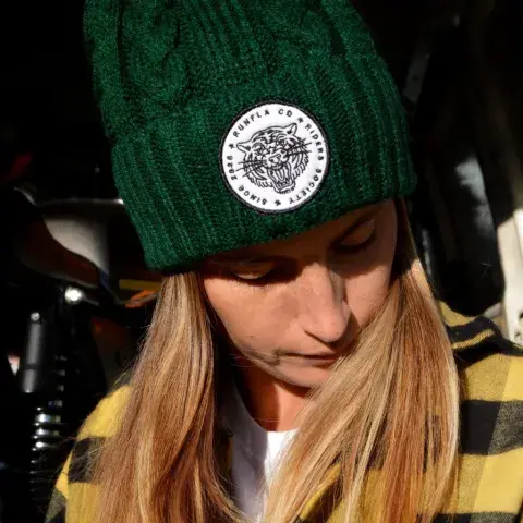 Con logo, para un look más informal. @runfla_co Con logo, para un look más informal. @runfla_co