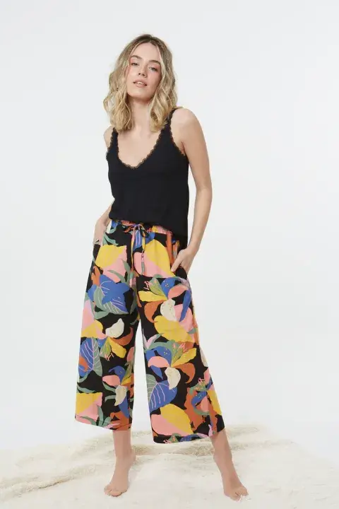 Este diseño estampado de Para hacer fiaca lo podés usar como pijama para estar en casa y también para salir. @parahacerfiaca