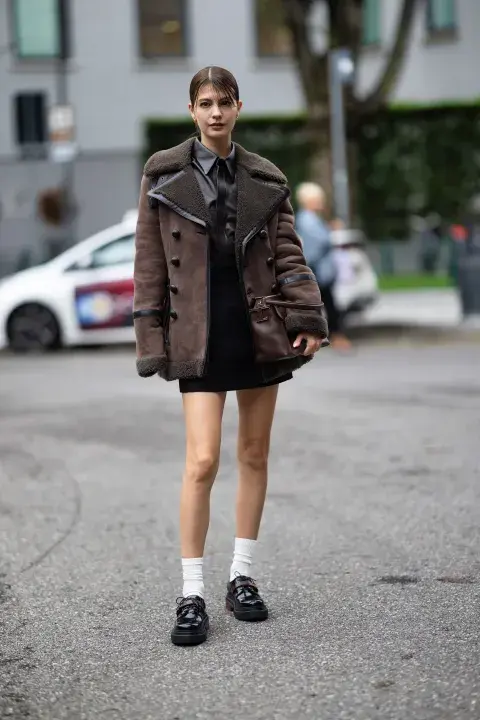 Look de invierno con maxi abrigo. Con un gamulán podés usar sólo una camisa abajo. Look de invierno con maxi abrigo. Con un gamulán podés usar sólo una camisa abajo.
