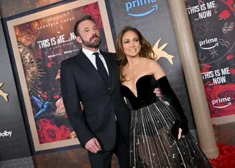 Ben Affleck y Jennifer Lopez en la premiere de This Is Me...Now: A Love Story. Ben Affleck y Jennifer Lopez en la premiere de This Is Me...Now: A Love Story.