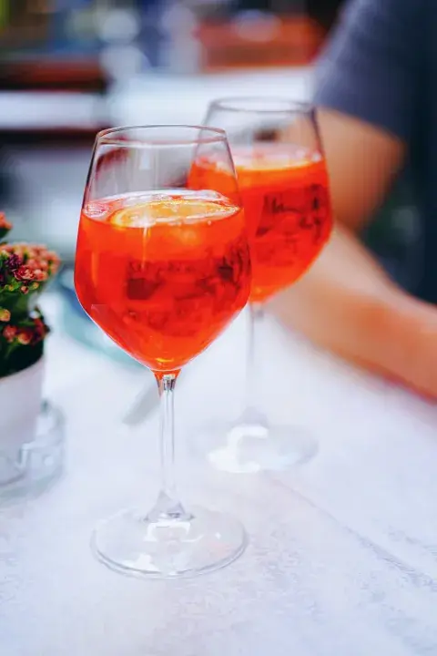 La acerola puede consumirse en jugos e infusiones, entre otras preparaciones La acerola puede consumirse en jugos e infusiones, entre otras preparaciones